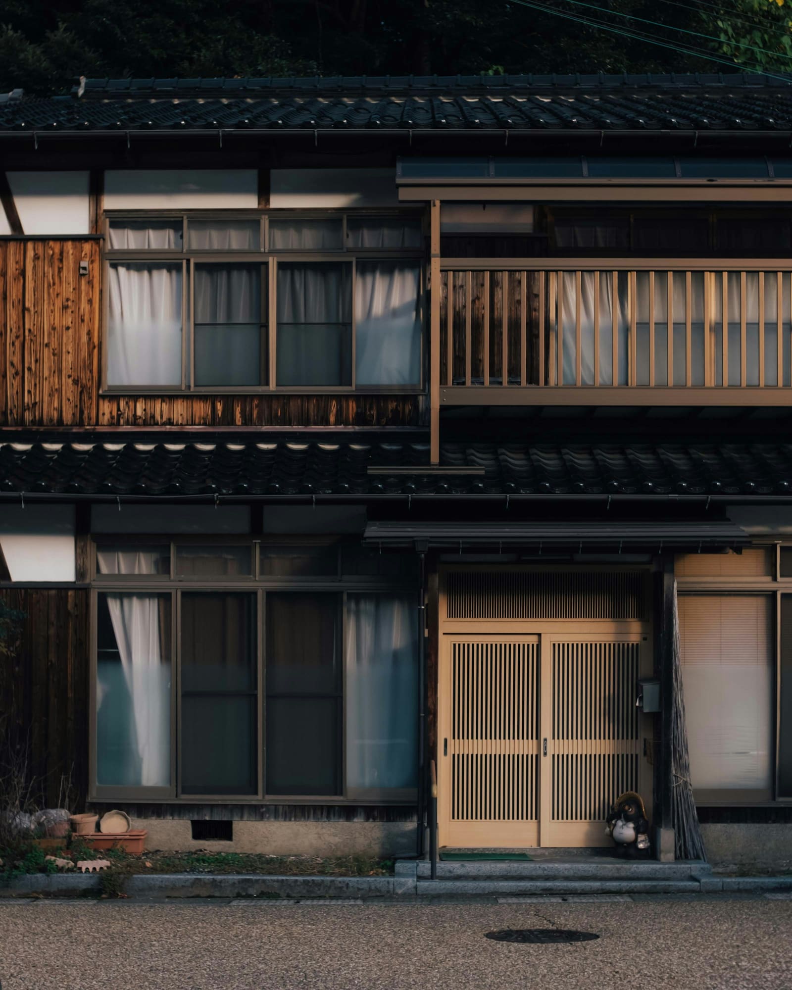 日本の伝統的な家屋の外観