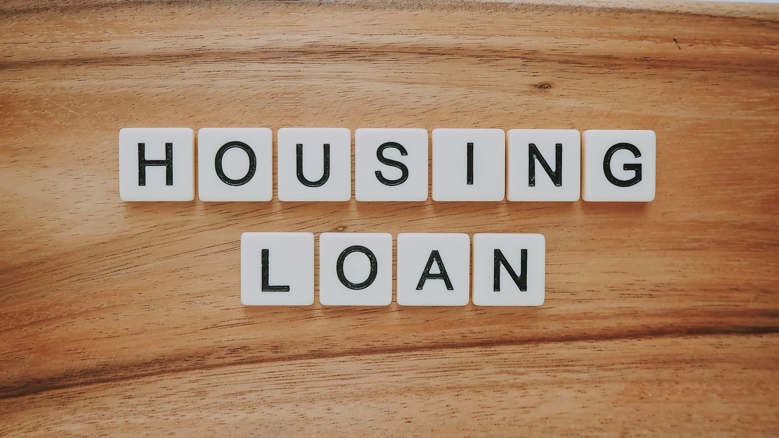 HOUSING LOANと書かれたタイル